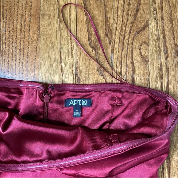 Strapless red satin dress - Picture 2 of 3